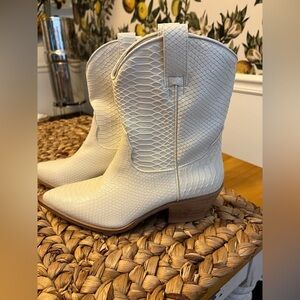 Miracle Miles Mi-iM cowboy/western women’s boots 8 Karlie white/cream